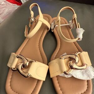 AEROSOLES Cream Sandals with Chain Accent